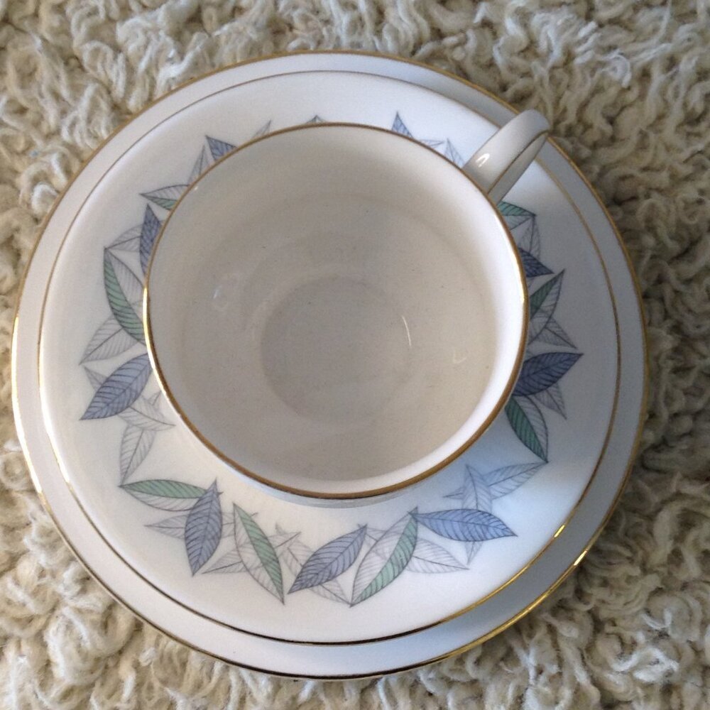 VTG Royal Standard Fine Bone China, England; set of 4. MCM design, Avant Garde